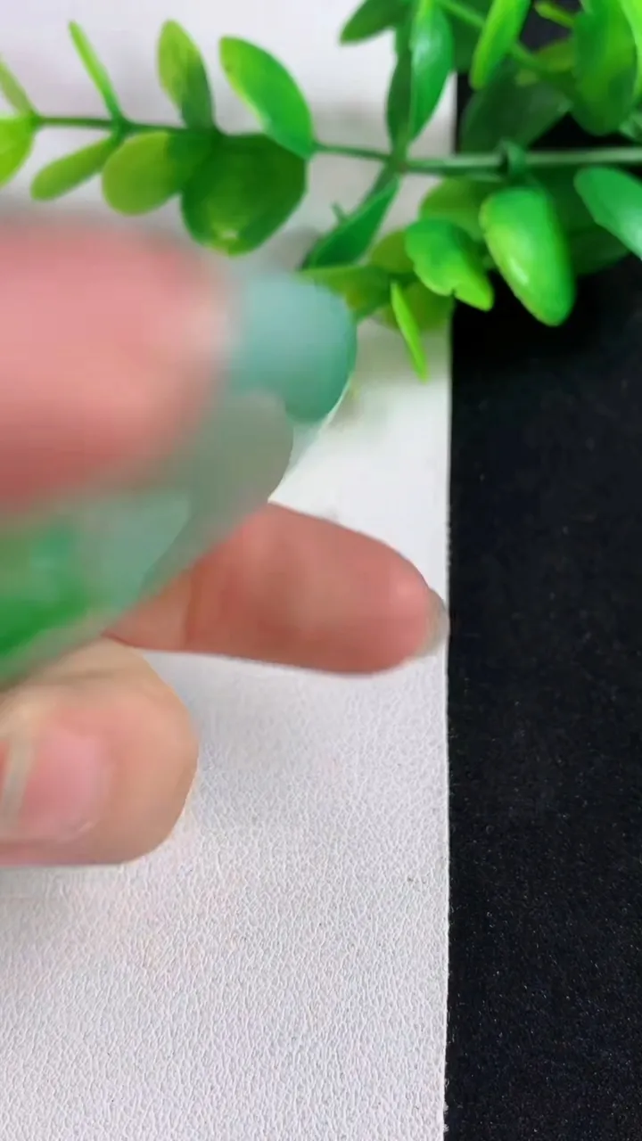 天然A货翡翠平安扣吊坠，尺寸52-6，重量:36.00g
5月11日