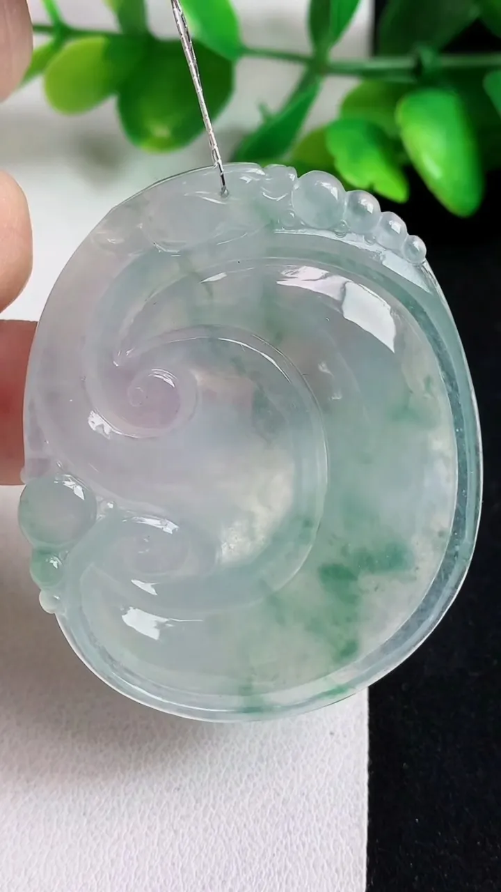 天然A货翡翠飘花如意吊坠，尺寸51-41.6-5.7，重量:21.31g
5月11日