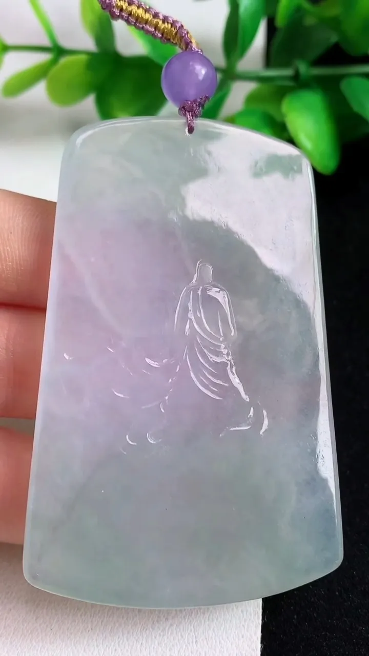 天然A货翡翠一念之间吊坠，尺寸68-42.7-5，重量:40.60g
5月11日