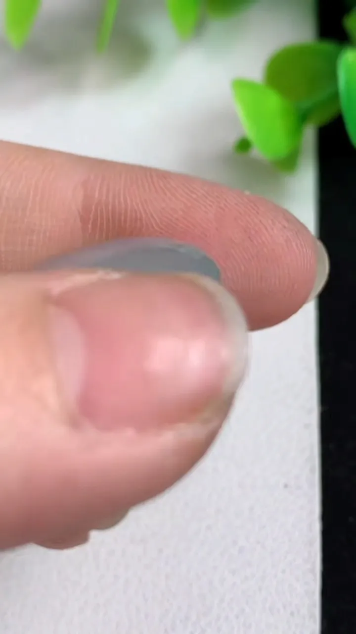 天然A货翡翠白冰平安扣吊坠，尺寸23-3.4，重:3.76g
5月11日