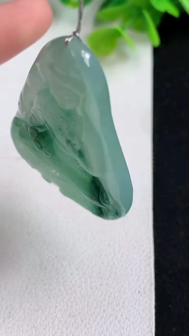 天然A货翡翠飘花大势至观音菩萨吊坠，尺寸46.4-33.6-6.3，重量:17.00g
5月11日