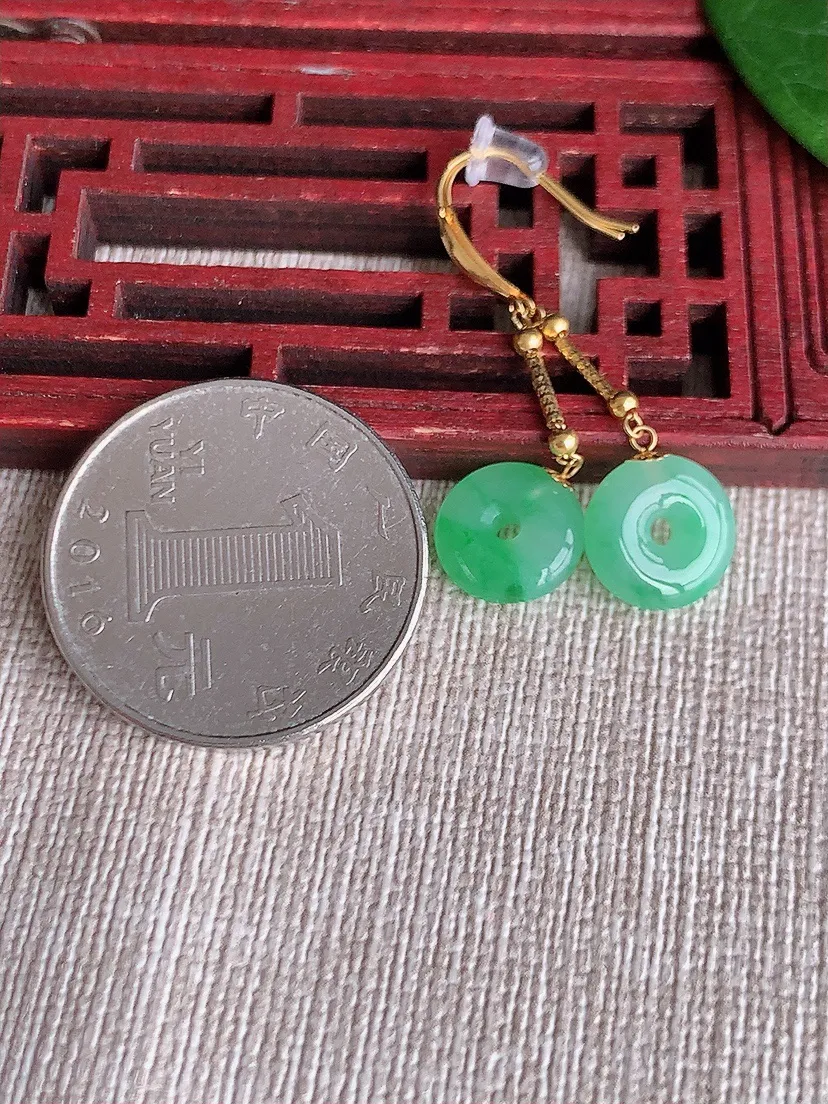 天然A货翡翠18K金镶嵌飘绿平安扣耳坠 尺寸10.2×3.2mm 重量1.76g 0511