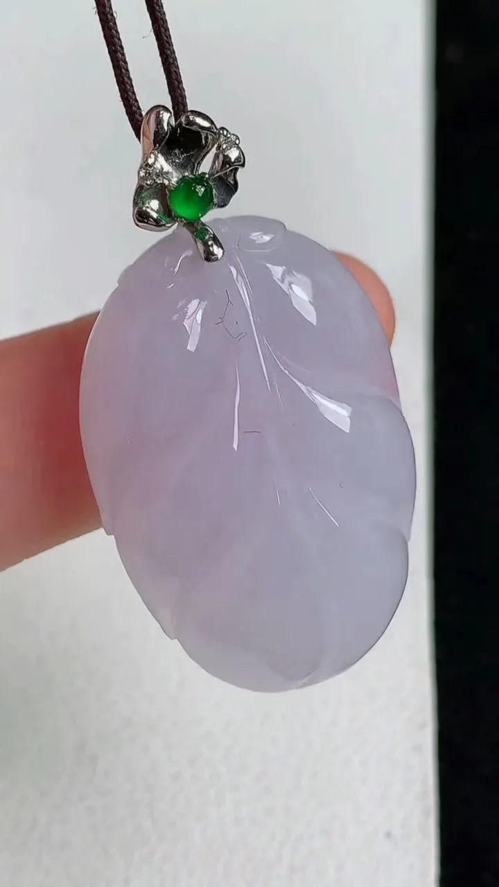 天然A货翡翠k金紫罗兰金枝玉叶 叶子吊坠，尺寸30.4-20.6-7.6，重量:9.24g
5月11