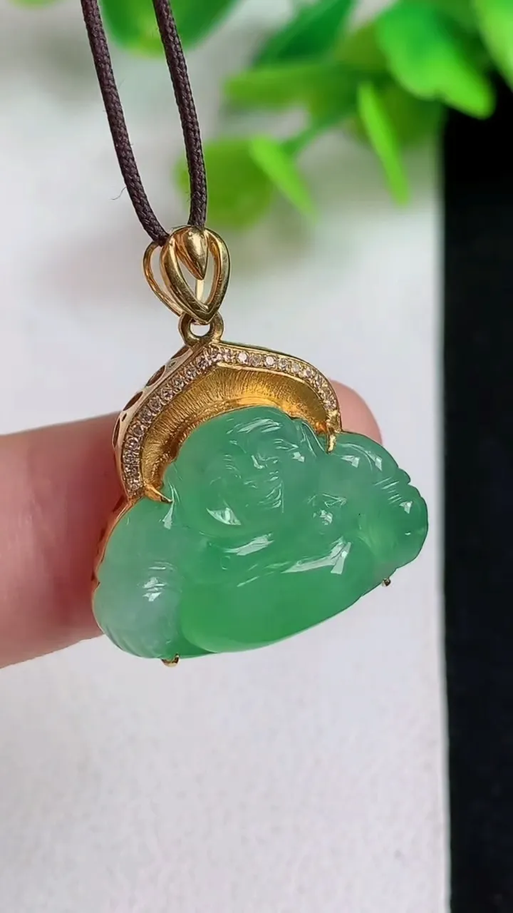 天然A货翡翠佛公吊坠，尺寸14.3-20.6-6，重量:3.87g
5月11日