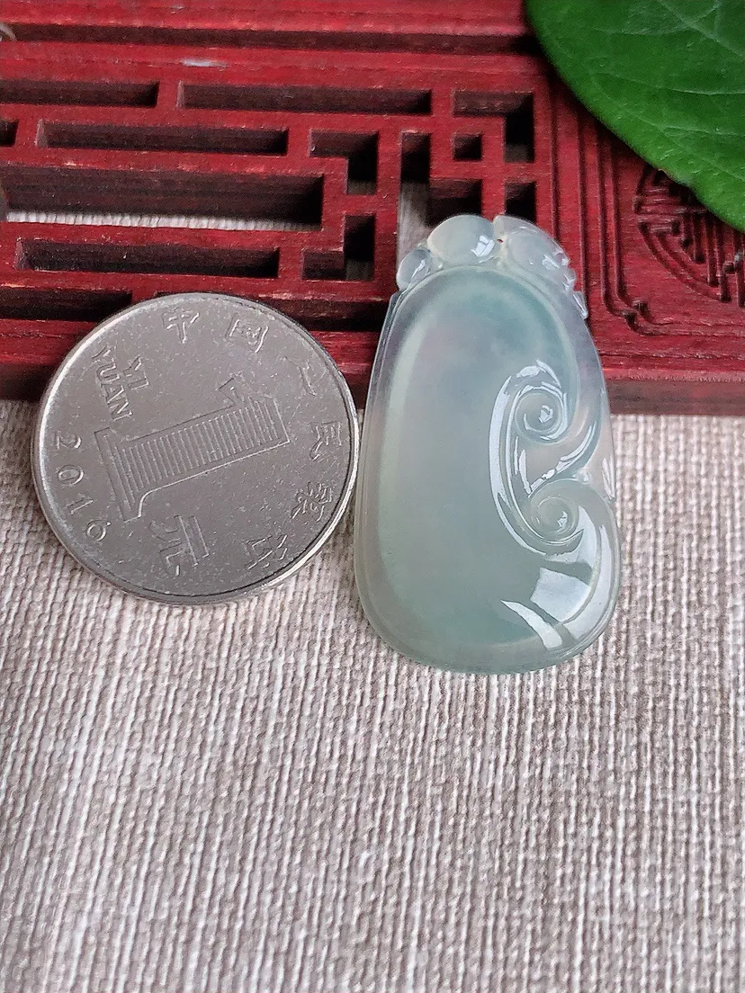 天然A货翡翠晴水如意吊坠尺寸36.7×20×5m量5.93g 0511