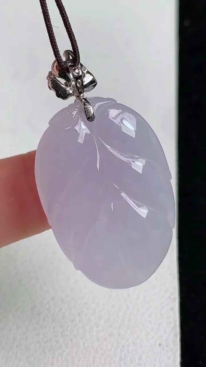 天然A货翡翠k金紫罗兰金枝玉叶 叶子吊坠，尺寸30.4-20.6-7.6，重量:9.24g
5月11日