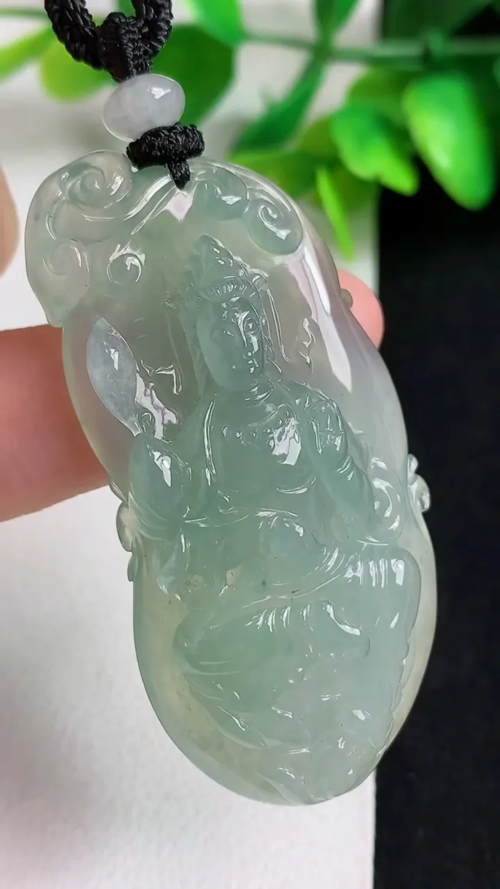 天然A货翡翠大势至观音菩萨吊坠，尺寸52-25-8.6，重量:23.30g
5月11日