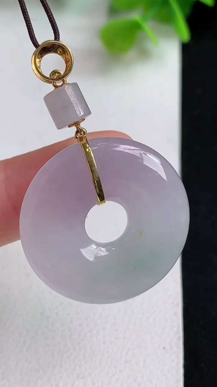 天然A货翡翠平安环吊坠，尺寸27.4-5，重量:8.95g
5月11日