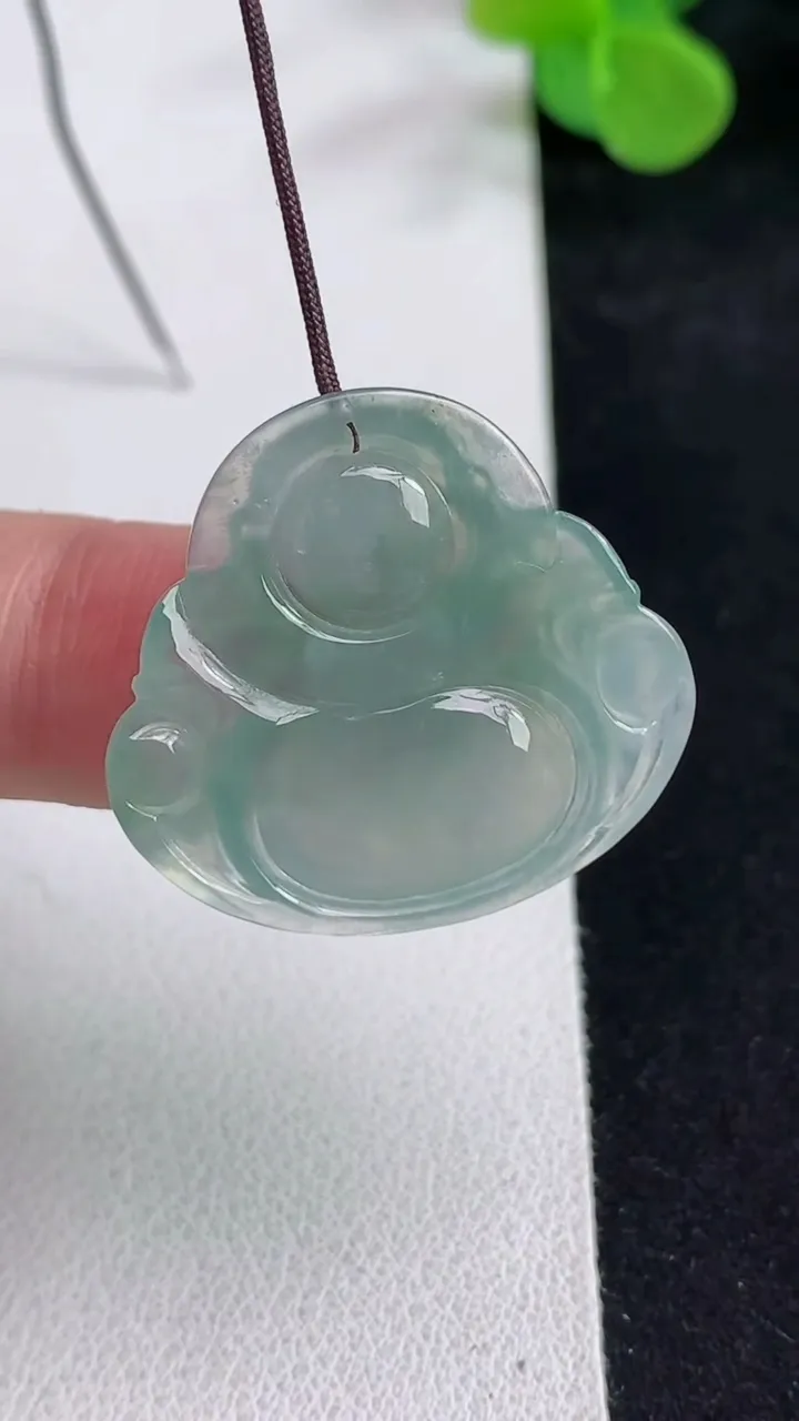 天然A货翡翠佛公吊坠，尺寸25.5-28-5.8，重量:5.58g
5月12日