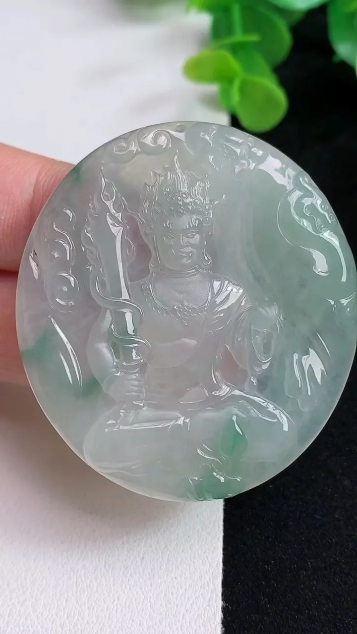 天然A货翡翠不动明王吊坠，尺寸51-46.4-5.2，重量:25.18g
5月12日