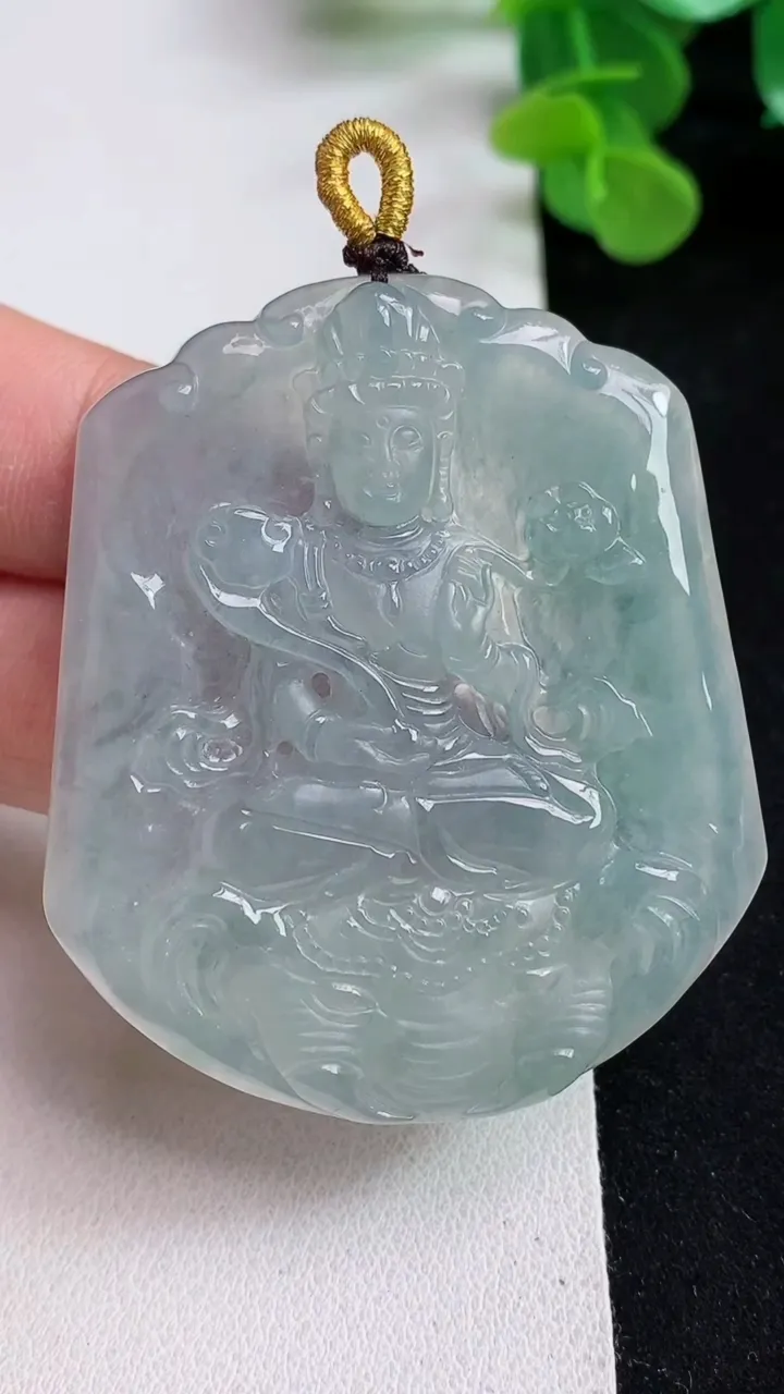 天然A货翡翠普贤菩萨吊坠，尺寸54.6-46.6-5.8，重量:29.81g
5月12日