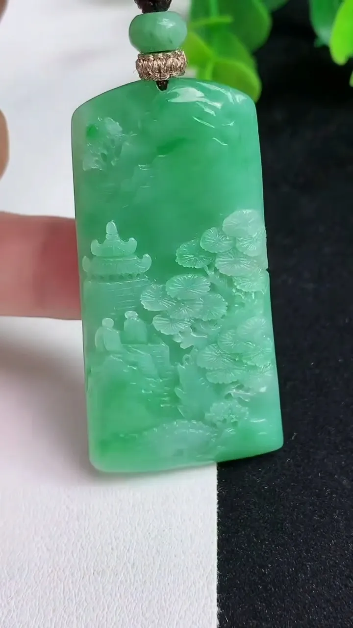 天然A货翡翠山水牌吊坠，尺寸55.7-28-6，重量:27.82g
5月12日