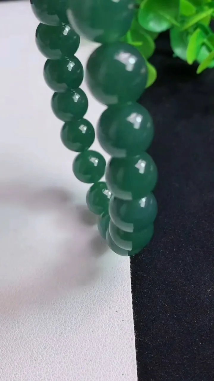 天然A货翡翠货蓝水圆珠手串18颗，尺寸11.7，重量:50.14g5月12日
工厂直销收藏佳品,种好水足，色泽均匀，有种有色，上手高大气！