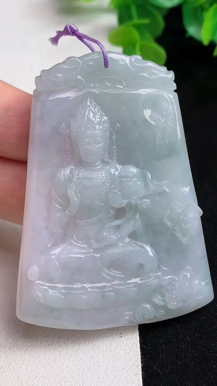 天然A货翡翠大势至观音菩萨吊坠，尺寸66.2-48-6，重量:38.69g
5月12日