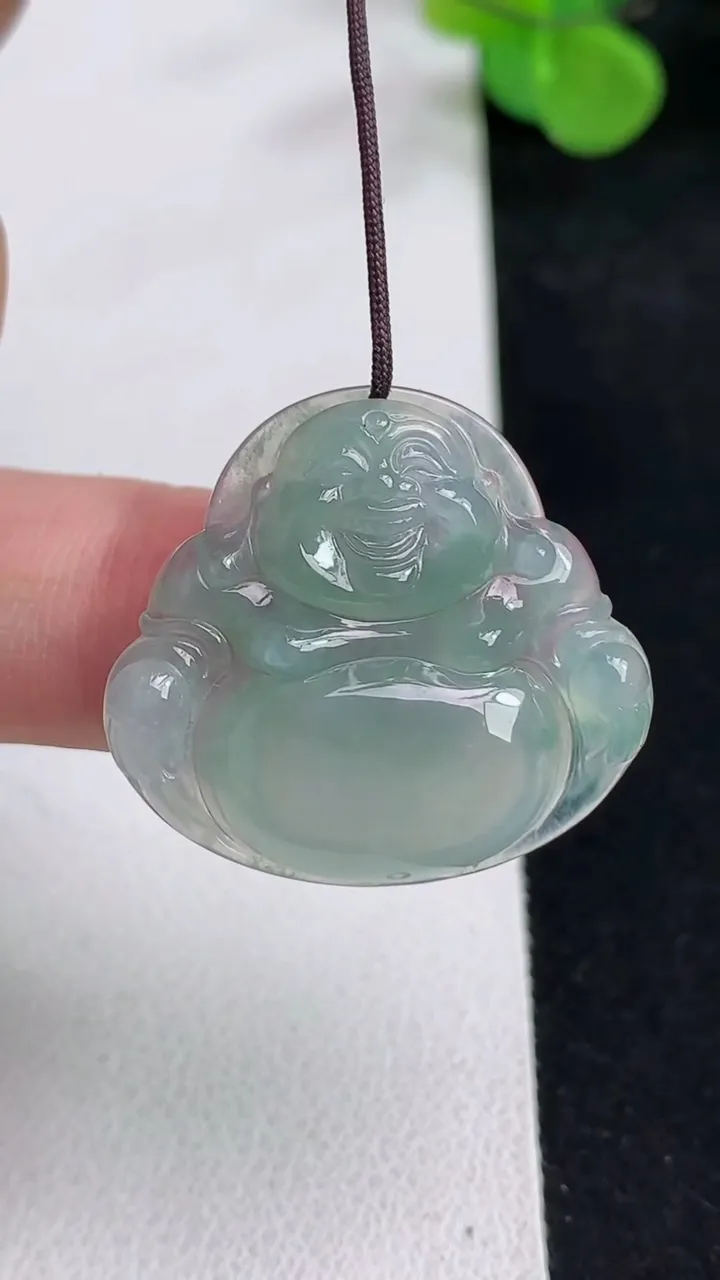 天然A货翡翠佛公吊坠，尺寸25.5-28-5.8，重量:5.58g
5月12日