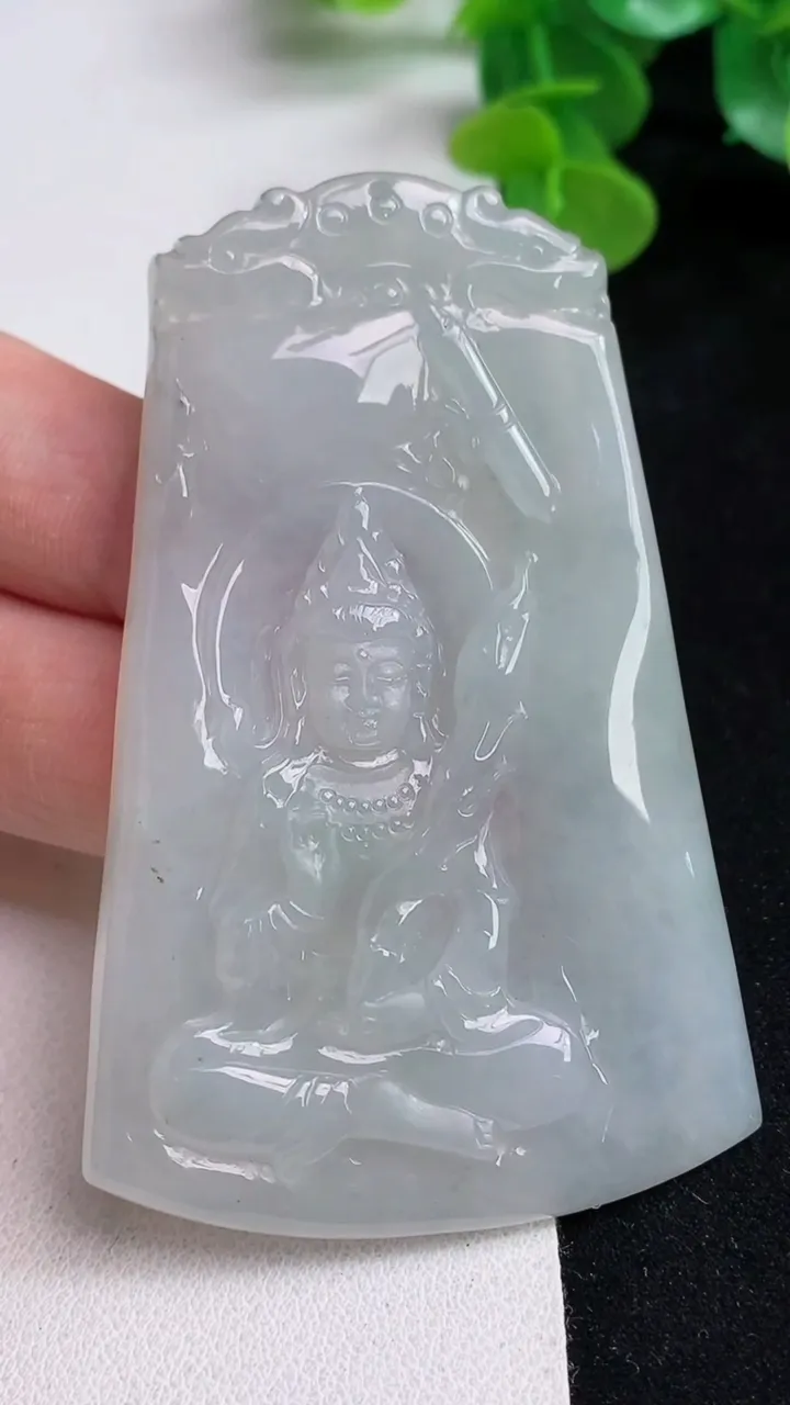 天然A货翡翠白冰文殊菩萨吊坠，尺寸74-46.2-6，重量:41.04g
5月12日
