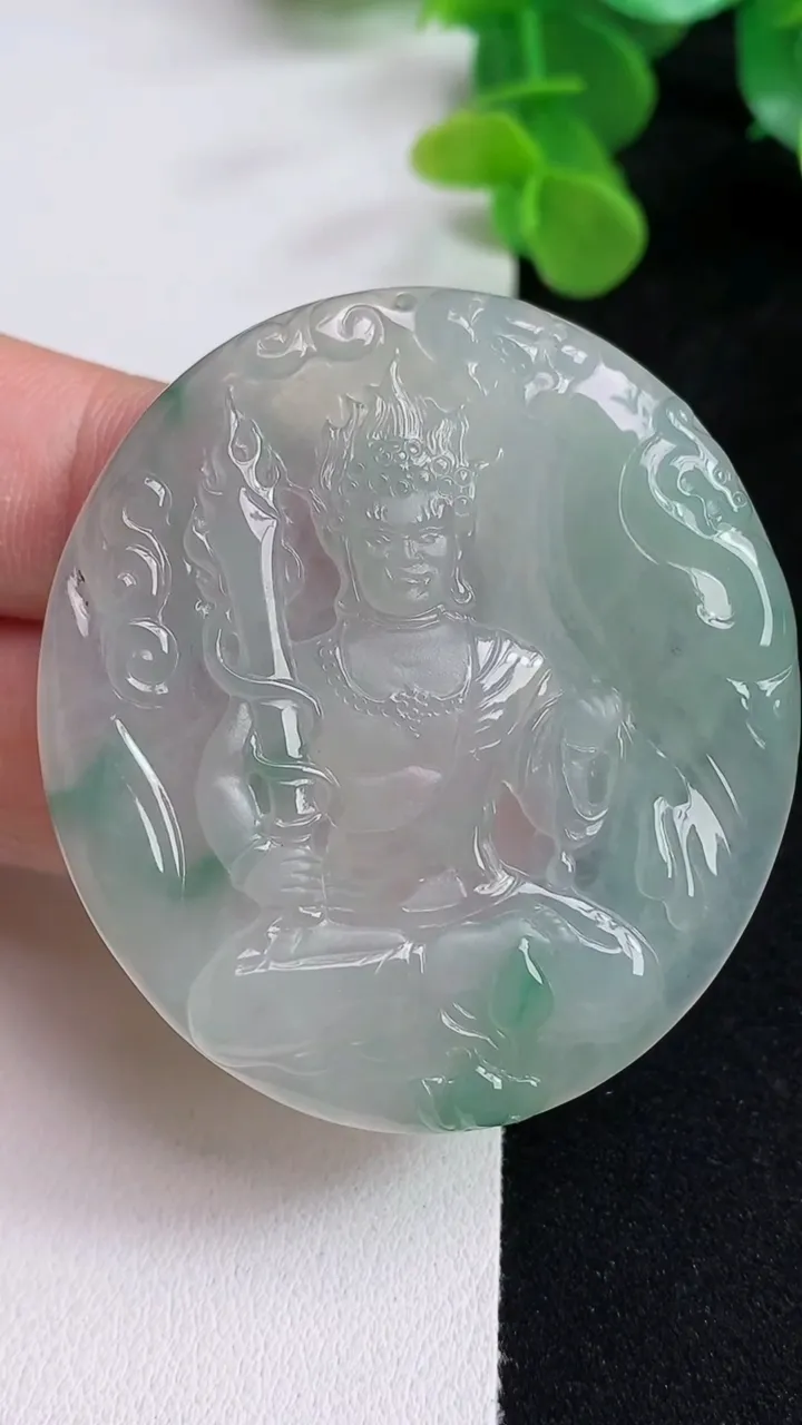 天然A货翡翠不动明王吊坠，尺寸51-46.4-5.2，重量:25.18g
5月12日