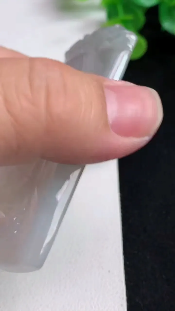 天然A货翡翠白冰文殊菩萨吊坠，尺寸74-46.2-6，重量:41.04g
5月12日