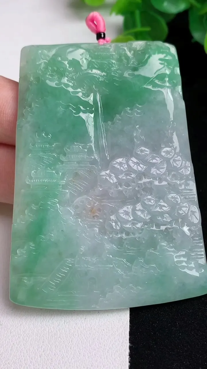 天然A货翡翠山水牌吊坠，尺寸71.6-52.2-6，重量:58.65g
5月12日