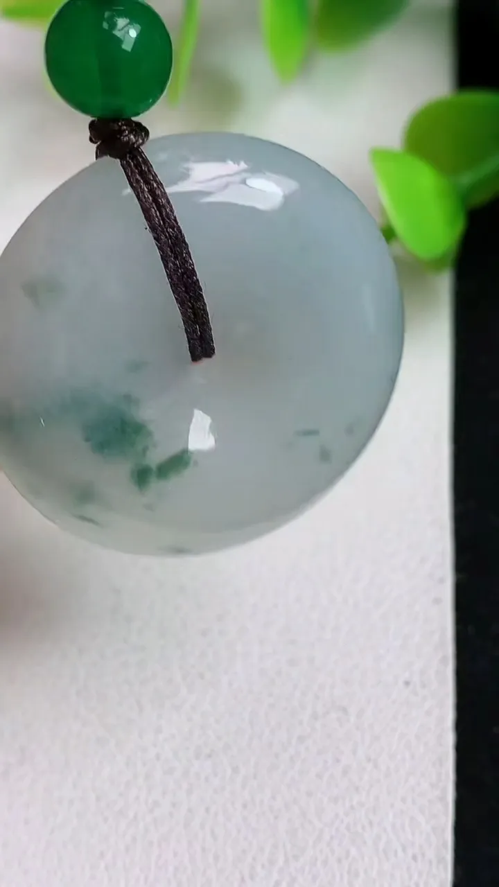 天然A货翡翠飘花平安扣吊坠，尺寸30-7.1，重:13.07g
5月12日