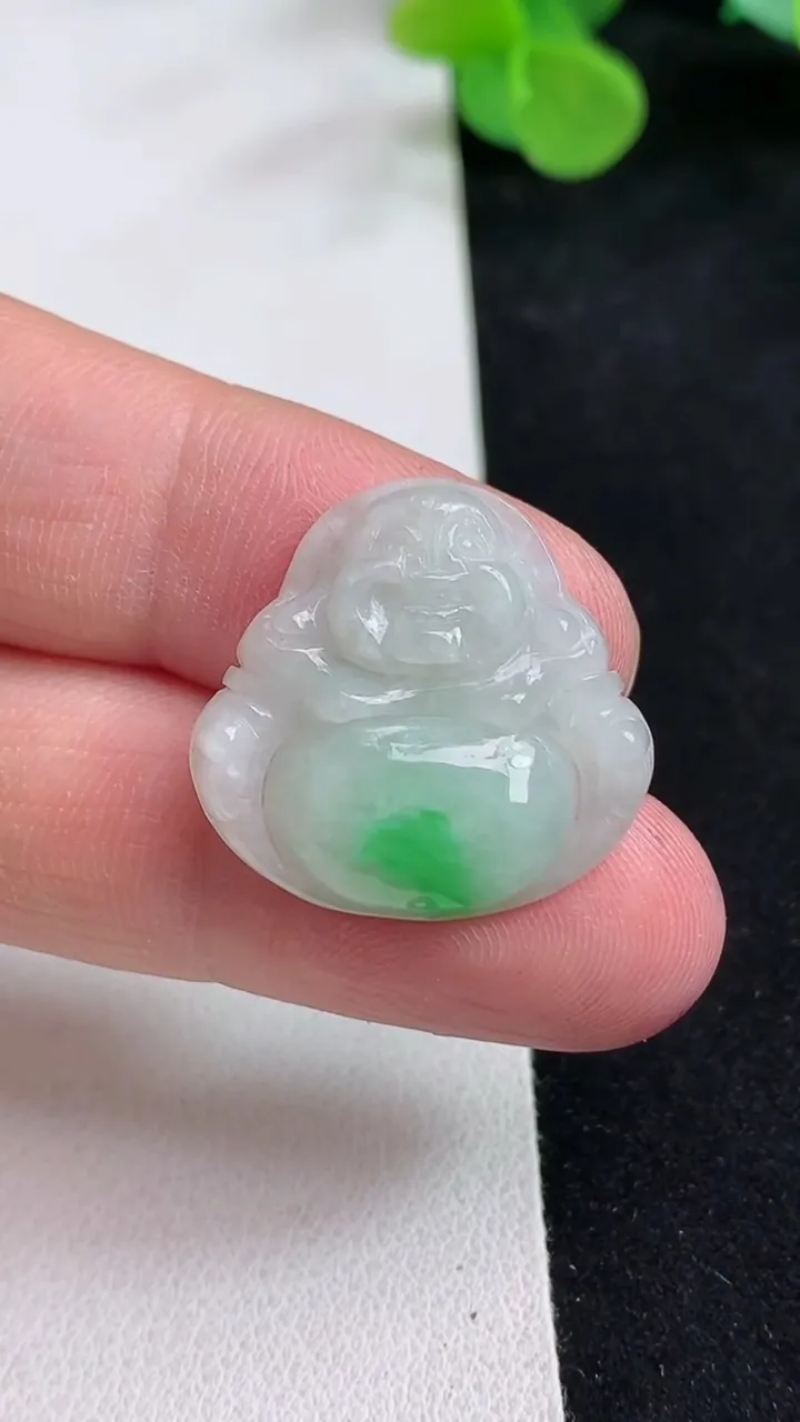 天然A货翡翠佛公吊坠，尺寸22.8-24-5.3，重量:4.26g
5月12日