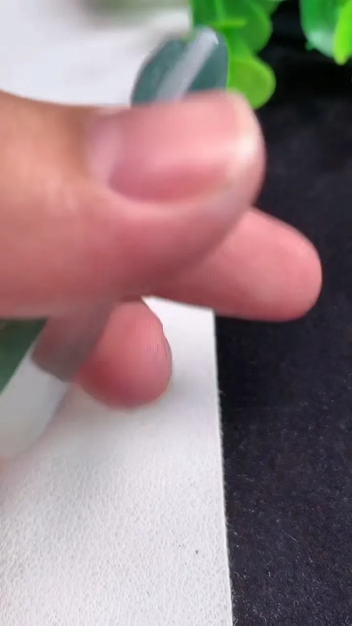天然A货翡翠蓝水双彩生肖虎吊坠，尺寸54-34-7.5，重量:29.10g
5月12日