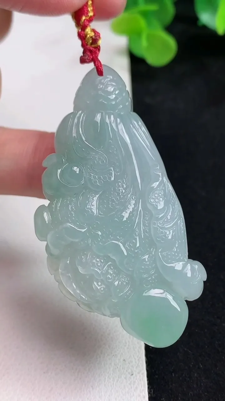 天然A货翡翠白菜吊坠，尺寸56.7-28.3-11.4，重量:34.45g
5月12日