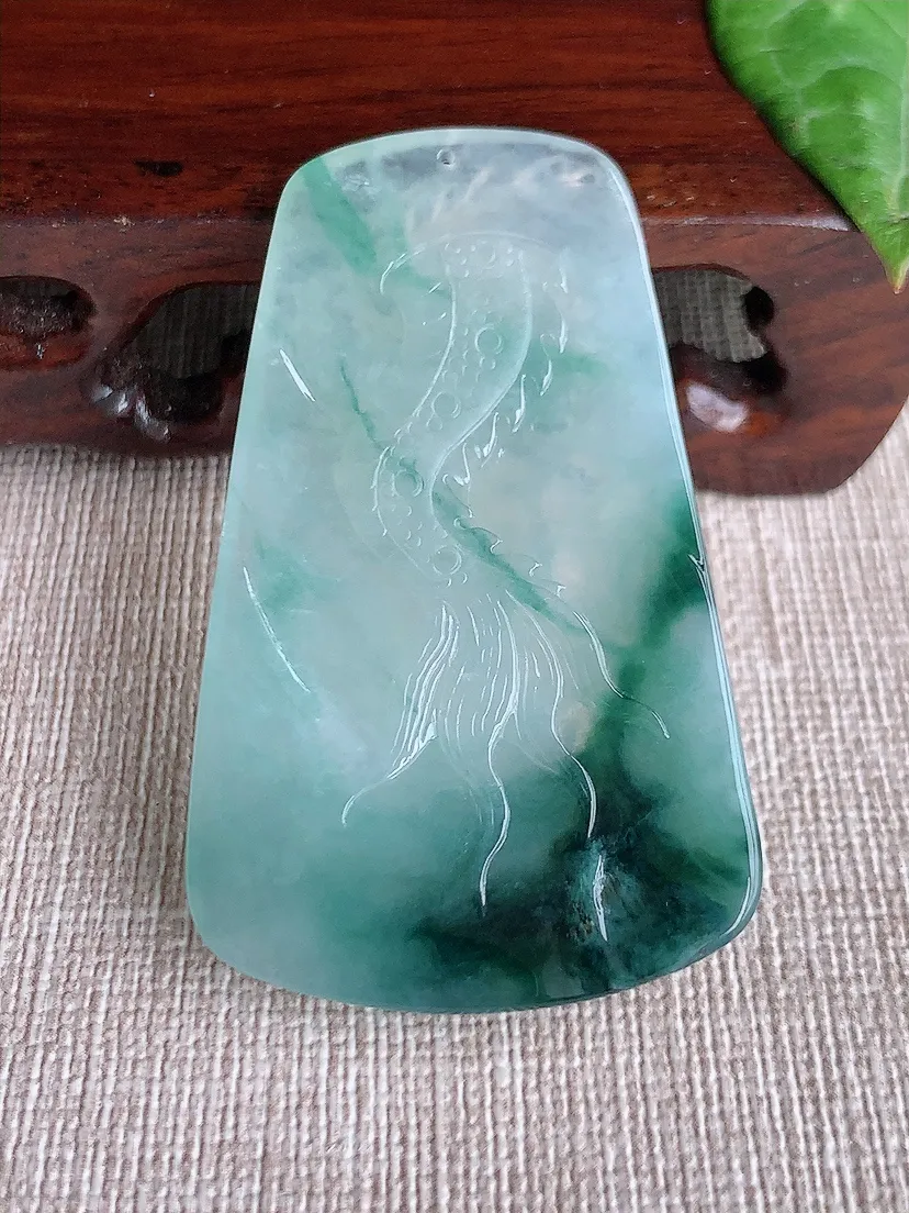 天然A货翡翠飘花龙牌吊坠尺寸52.3×32.4×5.6m量18.62g 0511