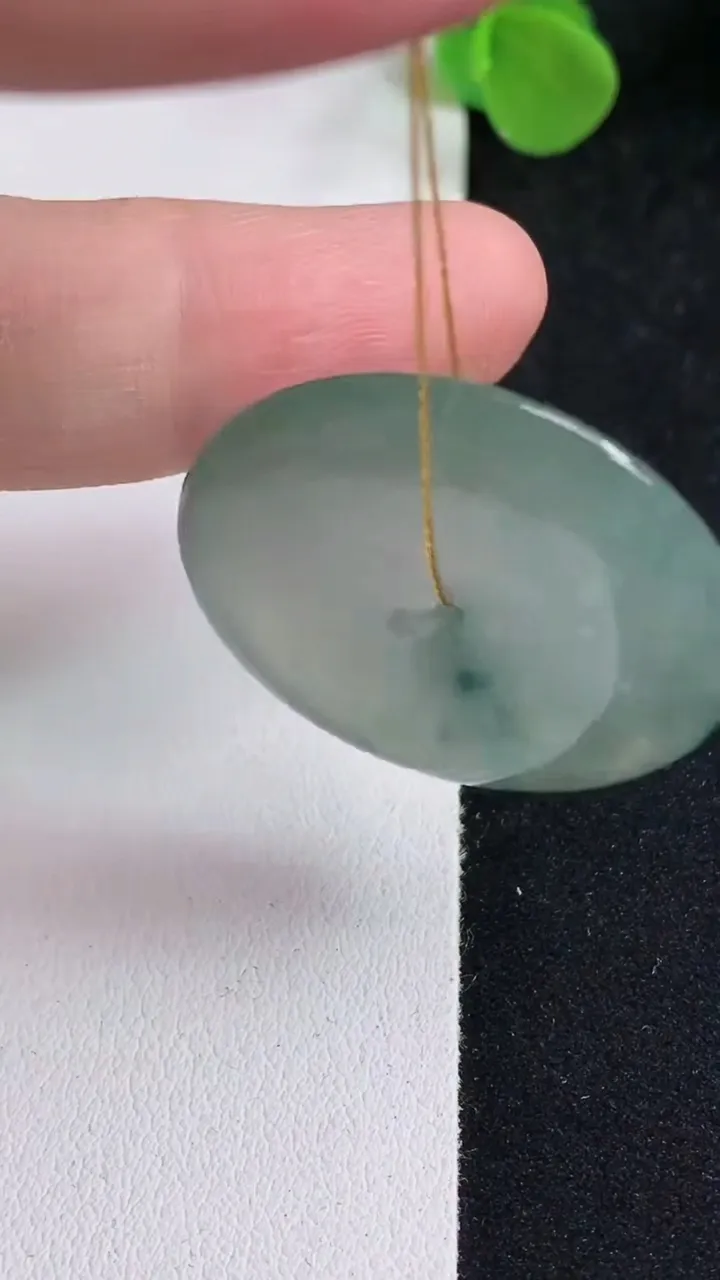 天然A货翡翠飘花平安扣吊坠，尺寸31.2-6，重量:12.08g
5月12日