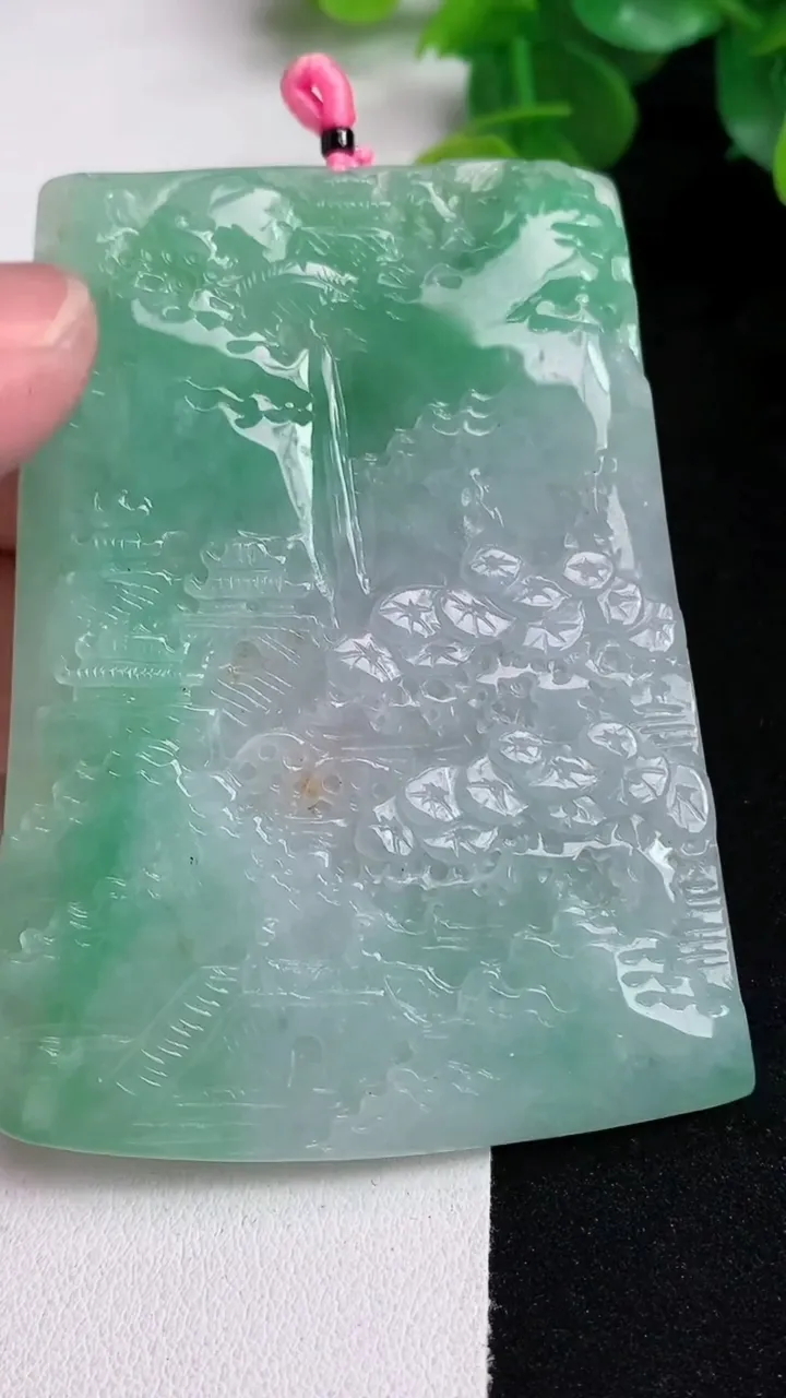 天然A货翡翠山水牌吊坠，尺寸71.6-52.2-6，重量:58.65g
5月12日