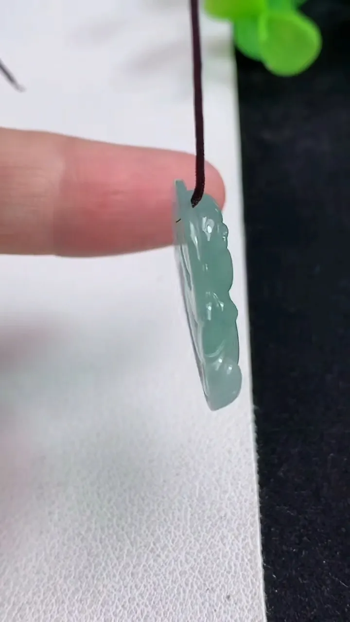 天然A货翡翠佛公吊坠，尺寸25.5-28-5.8，重量:5.58g
5月12日
