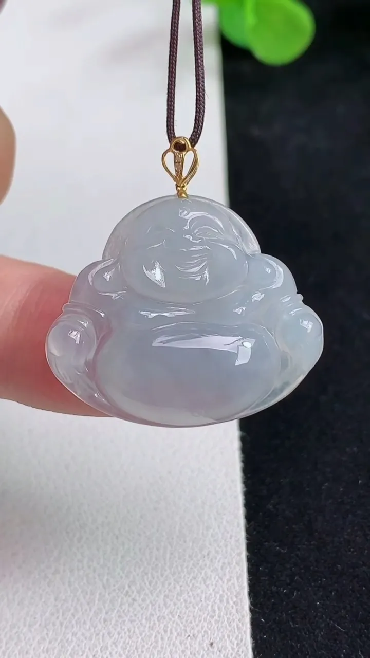 天然A货翡翠白冰佛公吊坠，尺寸23.7-28.6-5.3，重量:5.28g
5月12日
