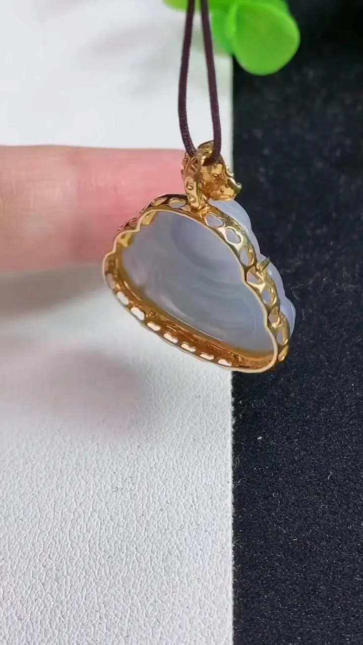 天然A货翡翠k金紫罗兰 飘花佛公吊坠，尺寸29.6-26-8，裸石19.5-23.6，重量:5.44g
5月12日
