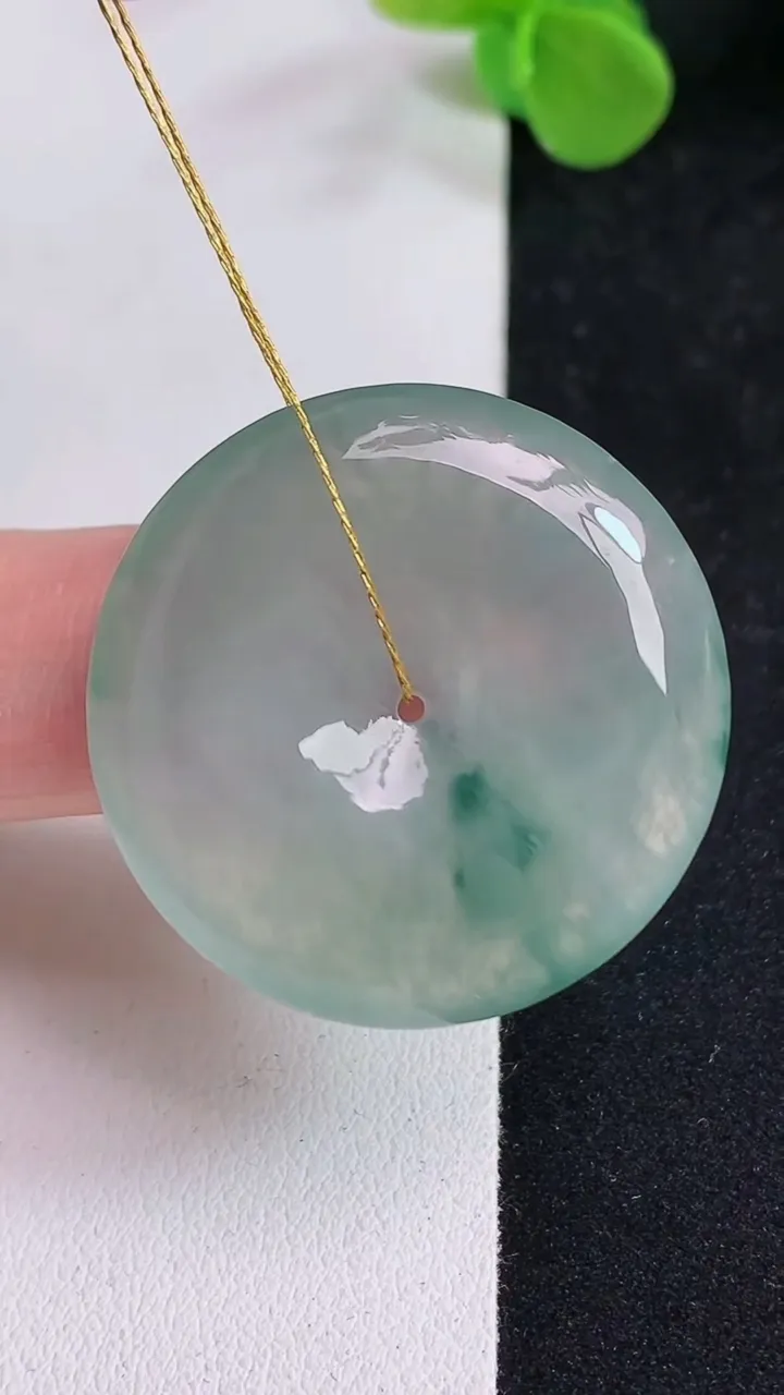 天然A货翡翠飘花平安扣吊坠，尺寸31.2-6，重量:12.08g
5月12日