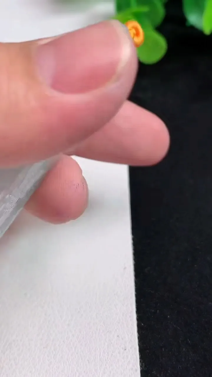 天然A货翡翠鸟语花香吊坠，尺寸53-33-4.8，重量:20.82g
5月12日