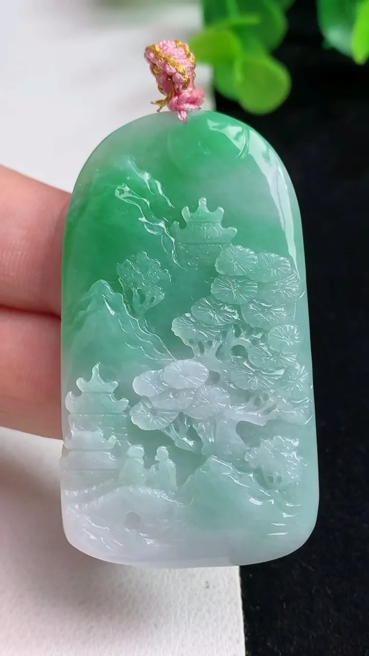 天然A货翡翠山水牌吊坠，尺寸55-31-6，重量:24.33g
5月12日