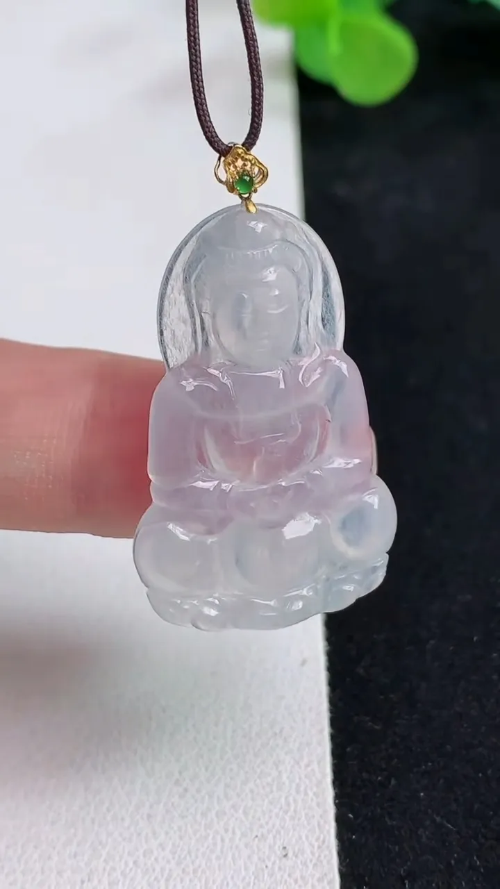 天然A货翡翠白冰观音菩萨吊坠，尺寸35.2-22-3.4，重量:4.30g
5月12日