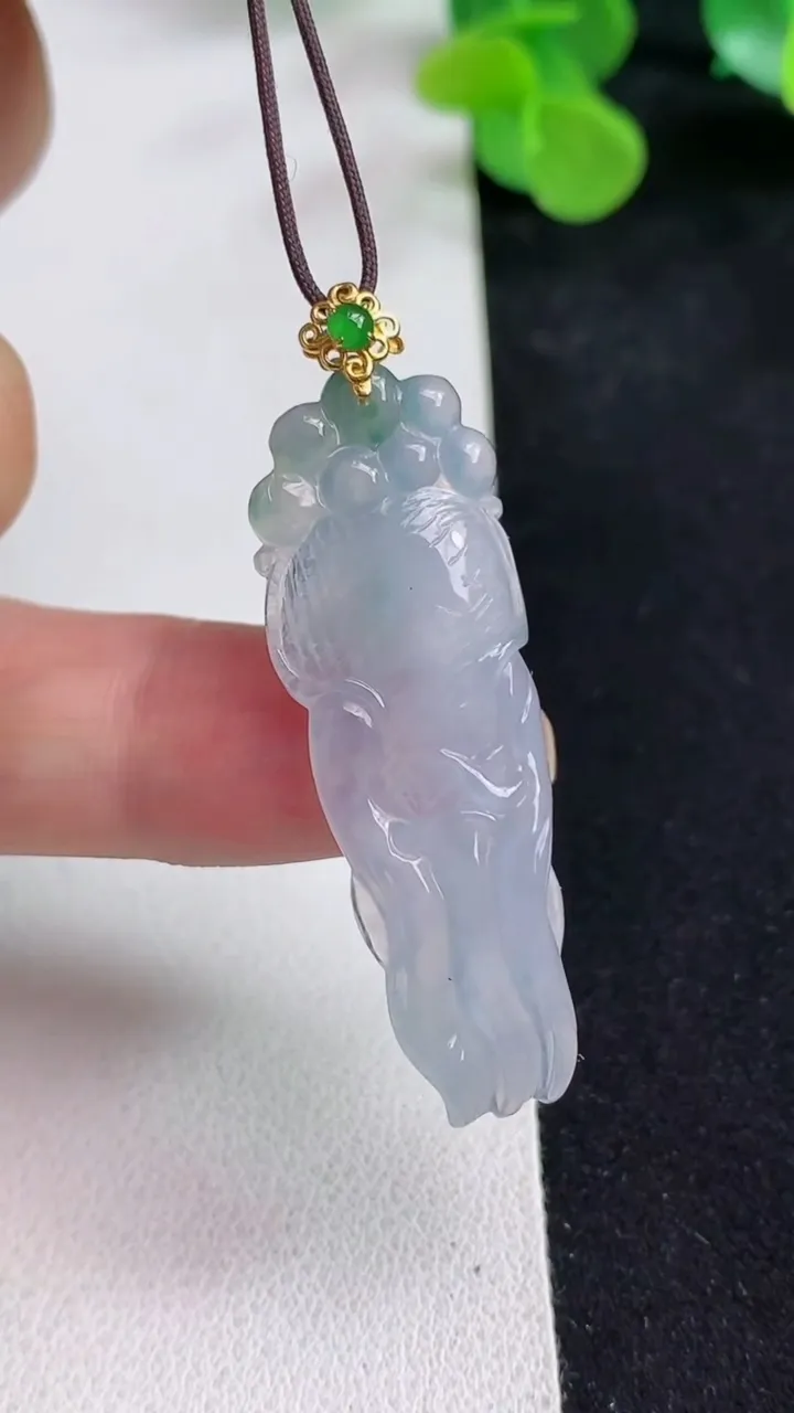 天然A货翡翠紫罗兰人参吊坠，尺寸43-15.3-4.7，重量:5.49g
5月12日