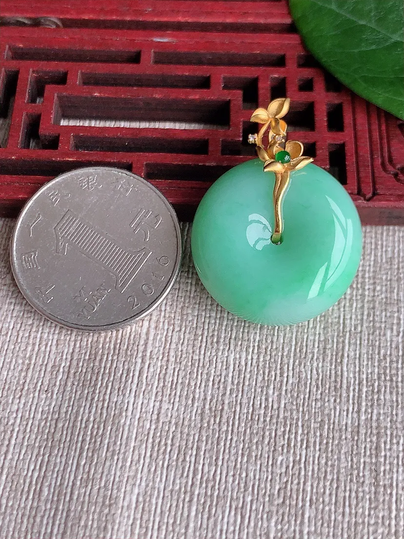 天然A货翡翠18K甜绿平安扣吊坠尺寸32.2×24×11m量14.25g 0511