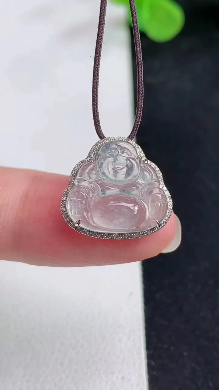 天然A货翡翠白冰佛公吊坠，尺寸15.3-16.6-5.3，裸石13.7-14.6，重量:1.48g
