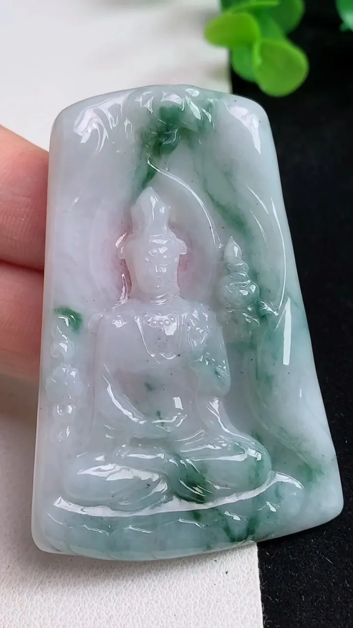 天然A货翡翠飘花大势至观音菩萨吊坠，尺寸64.5-43-5，重量:28.29g
5月12日