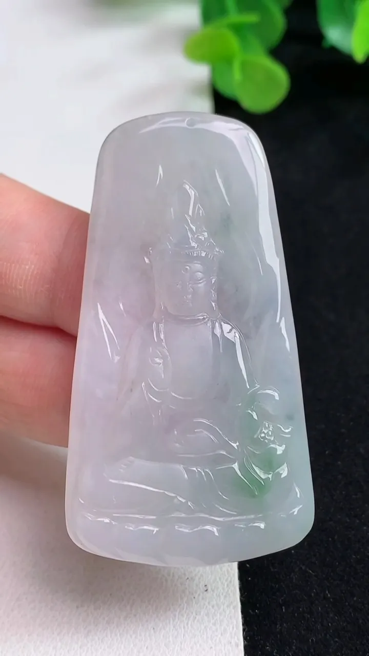 天然A货翡翠观音菩萨吊坠，尺寸57-30.8-4.5，重量:18.42g
5月12日