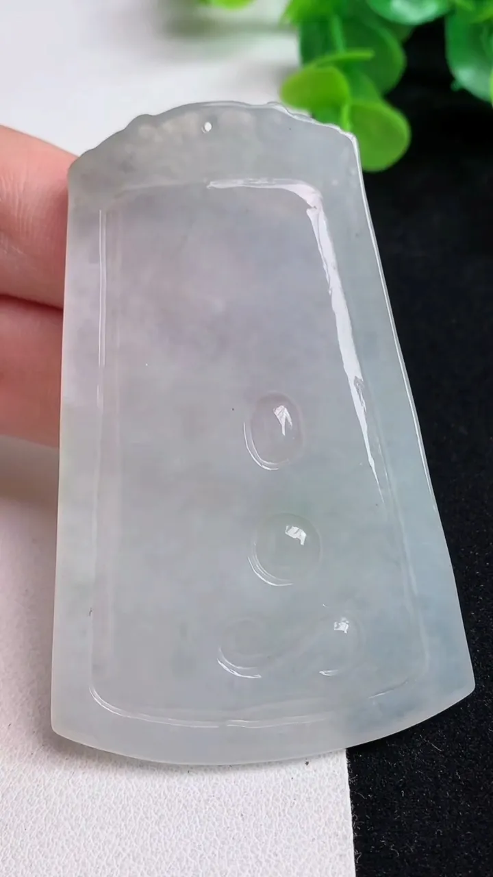 天然A货翡翠白冰文殊菩萨吊坠，尺寸74-46.2-6，重量:41.04g
5月12日