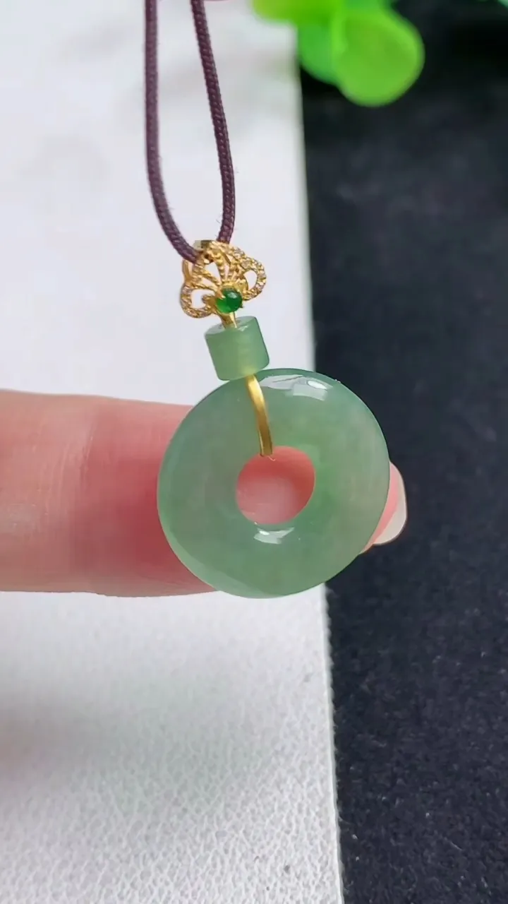 天然A货翡翠平安环吊坠，尺寸17.4-3，重量:2.07g
5月12日
