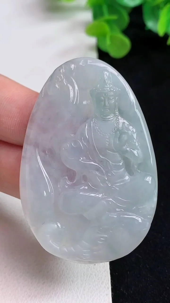 天然A货翡翠白冰普贤菩萨吊坠，尺寸56-37.4-5.4，重量:23.12g
5月12日