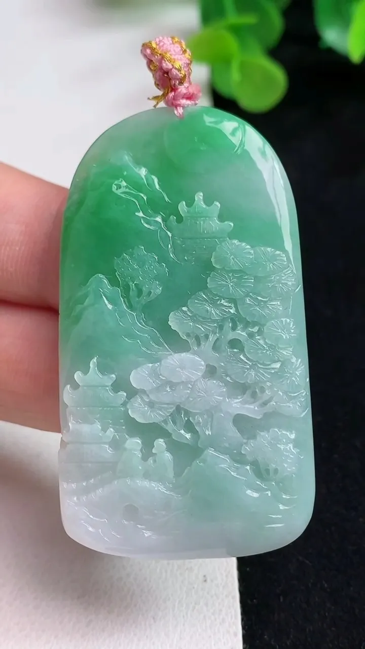 天然A货翡翠山水牌吊坠，尺寸55-31-6，重量:24.33g
5月12日