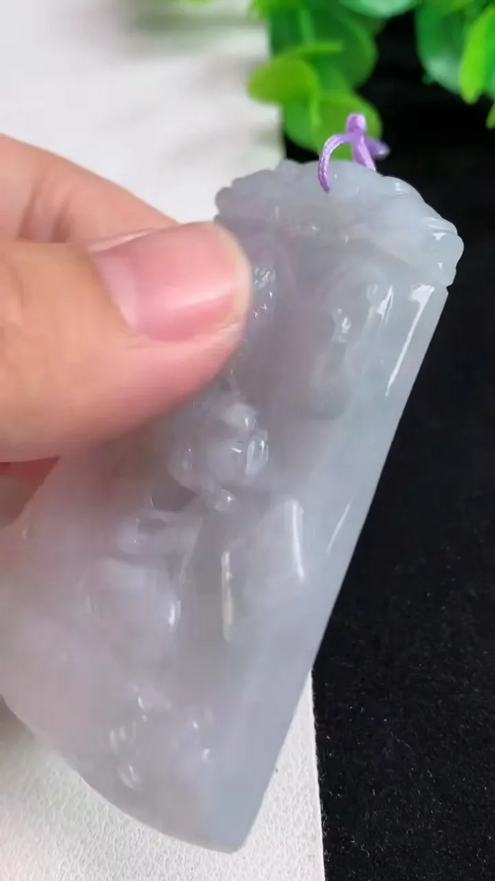 天然A货翡翠大势至观音菩萨吊坠，尺寸66.2-48-6，重量:38.69g
5月12日