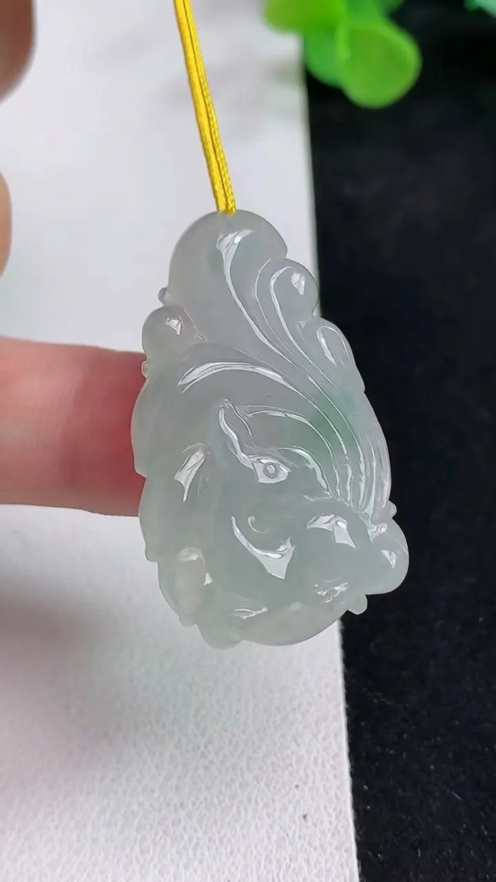 天然A货翡翠九尾狐吊坠，尺寸37.6-22.6-6.2，重量:9.42g
5月12日