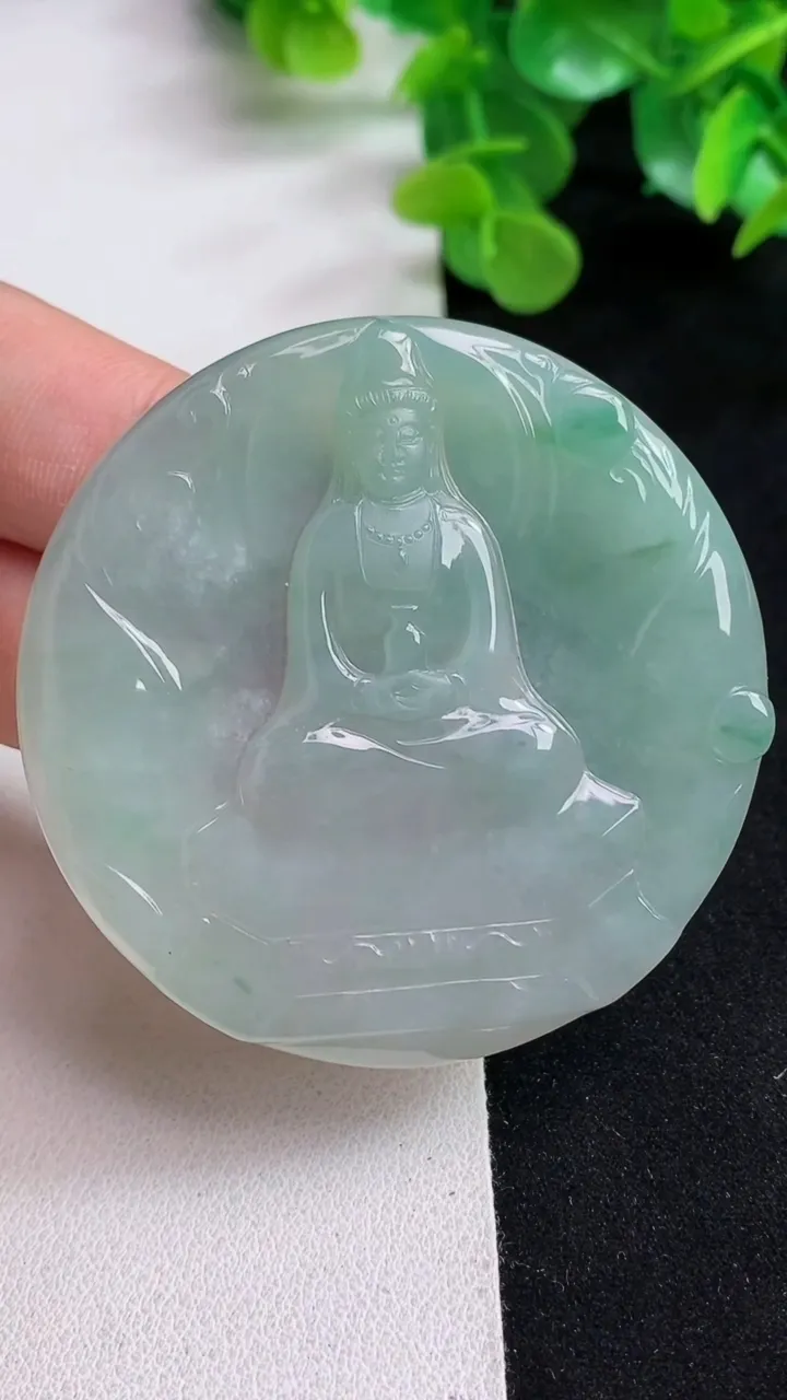 天然A货翡翠素衣观音吊坠，尺寸54.2-4.6，重量:30.35g
5月12日