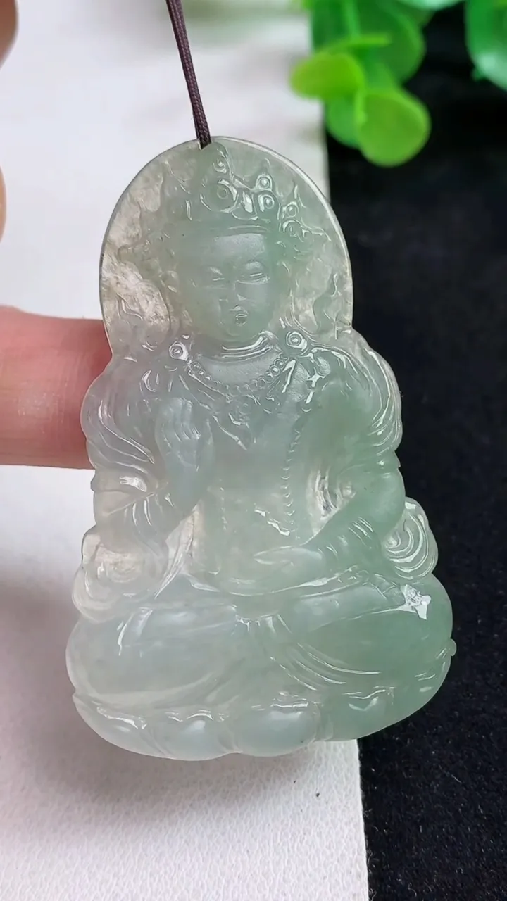 天然A货翡翠度母吊坠，尺寸59.2-37.8-5.2，重量:18.67g
5月12日